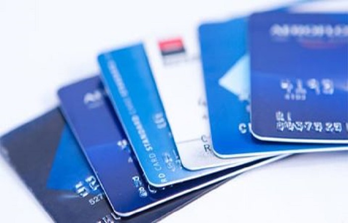 بررسی تمدید تاریخ انقضاء کارت‌های اعتباری